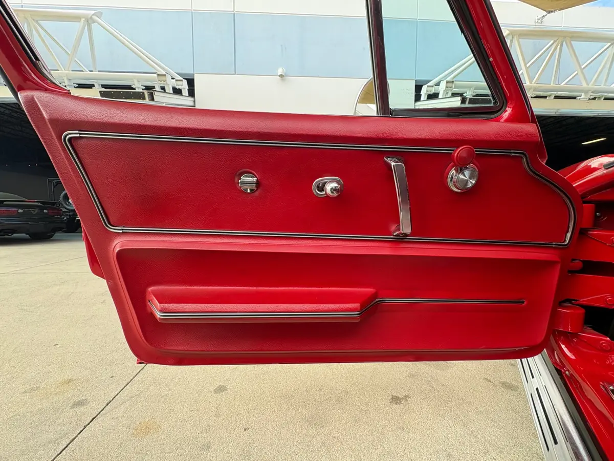 Vehicle photo 33