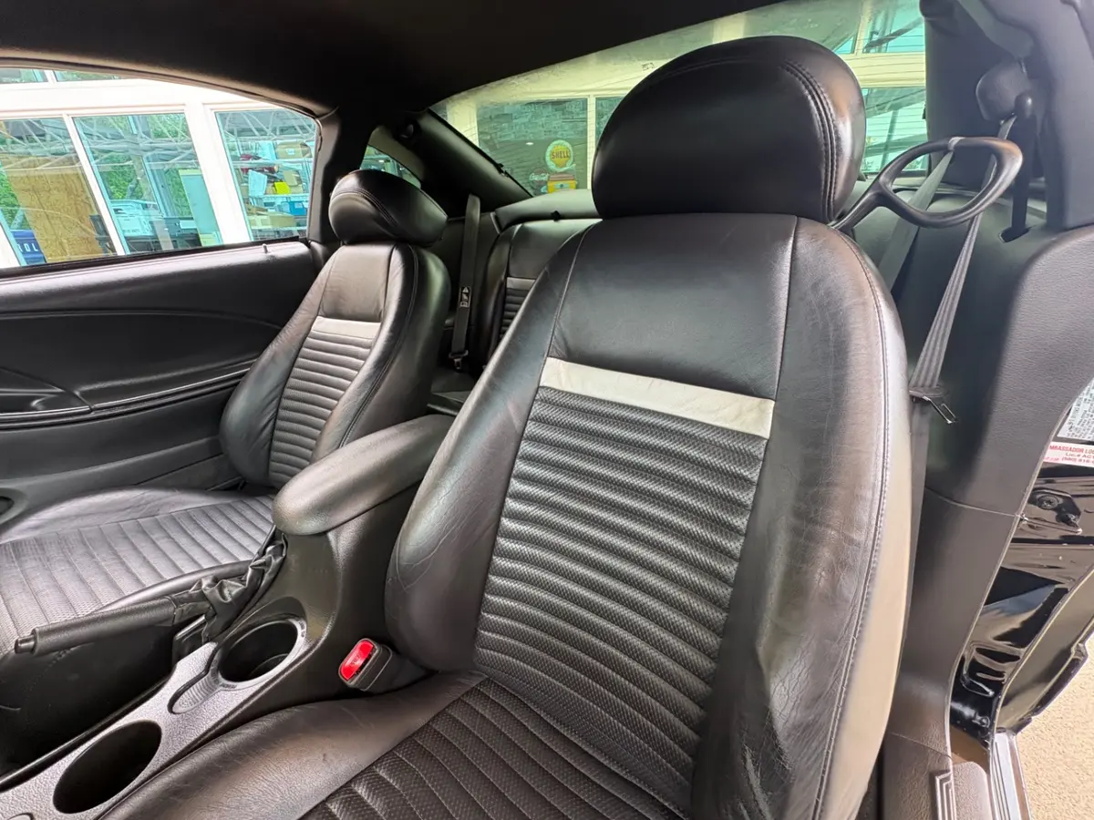 Vehicle photo 33