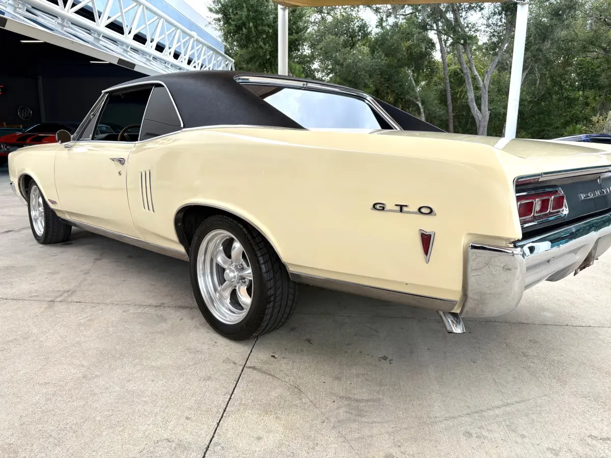 Vehicle photo 15