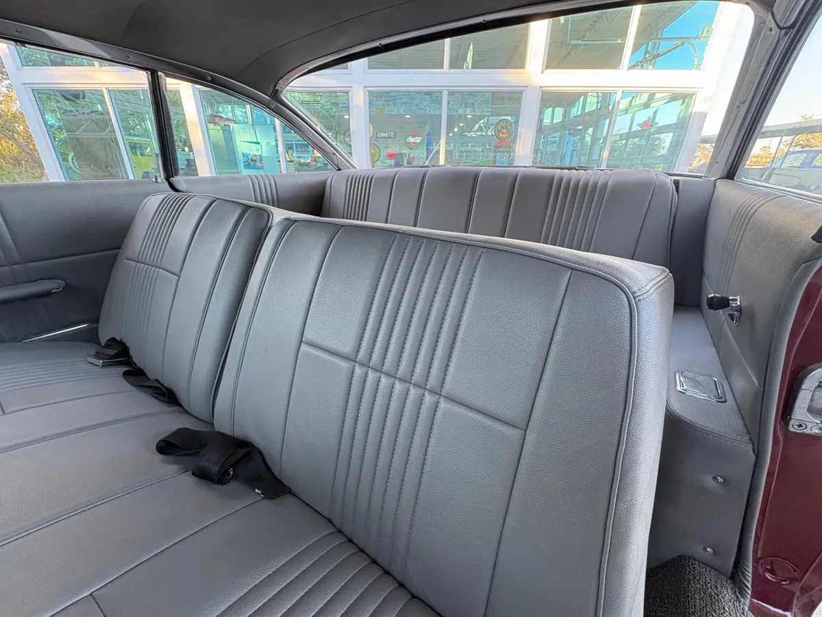 Vehicle photo 32