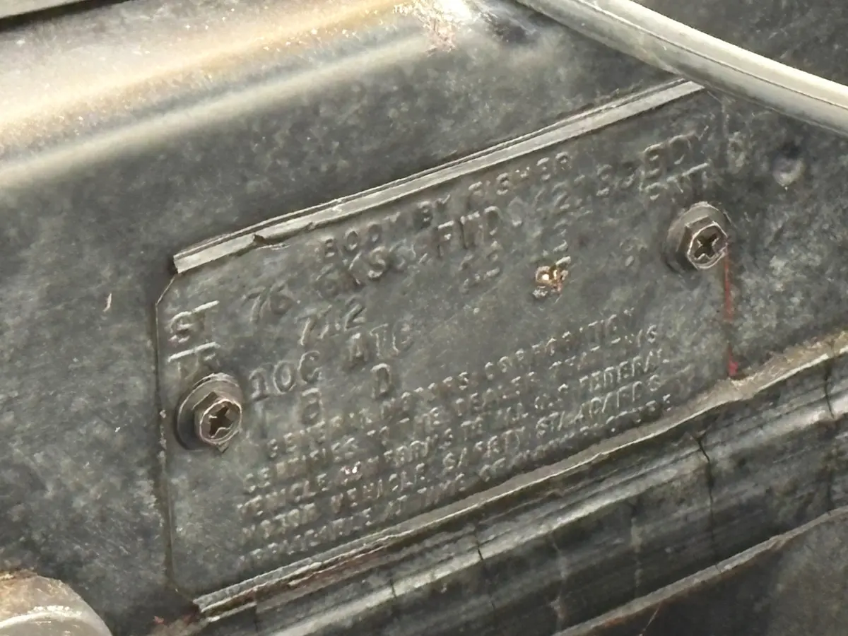 Vehicle photo 26