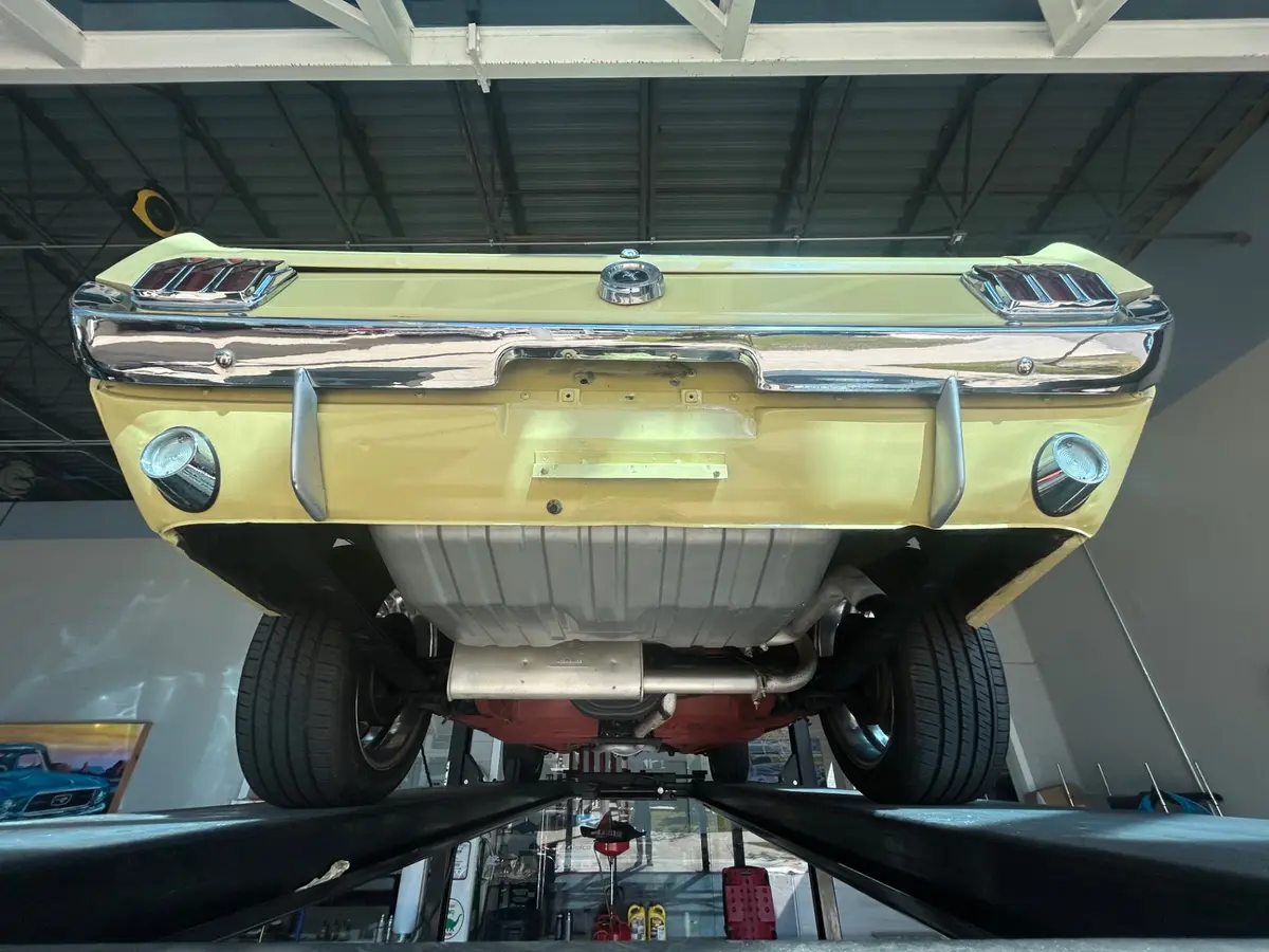 Vehicle photo 32