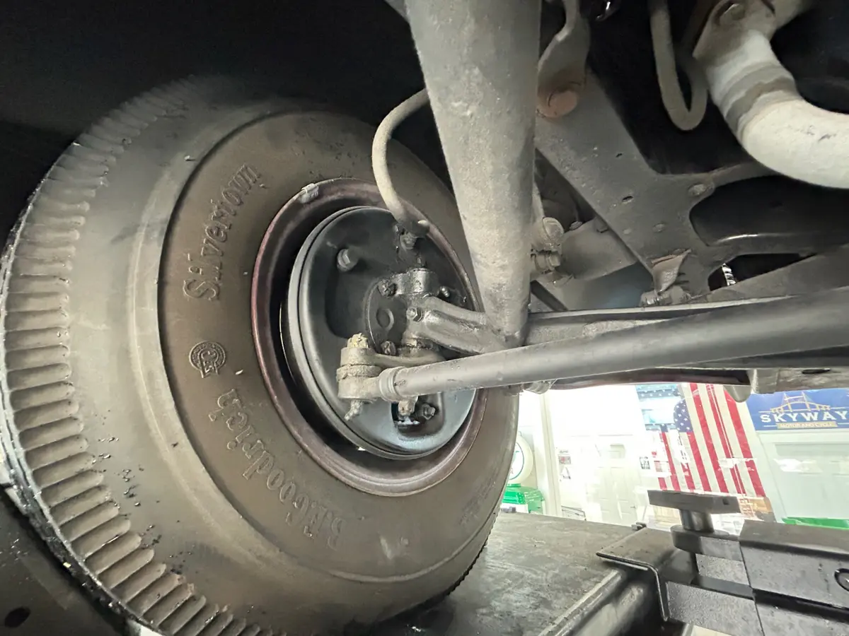 Vehicle photo 52