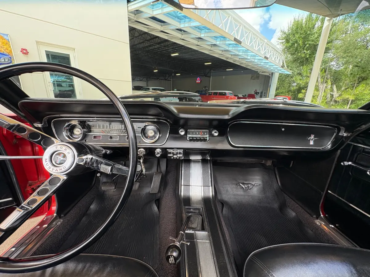 Vehicle photo 38