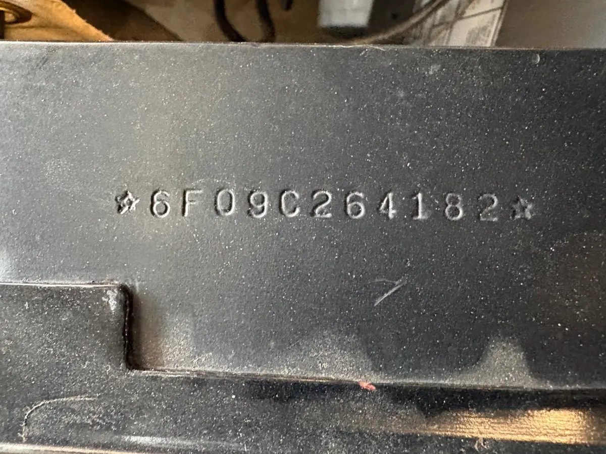 Vehicle photo 23