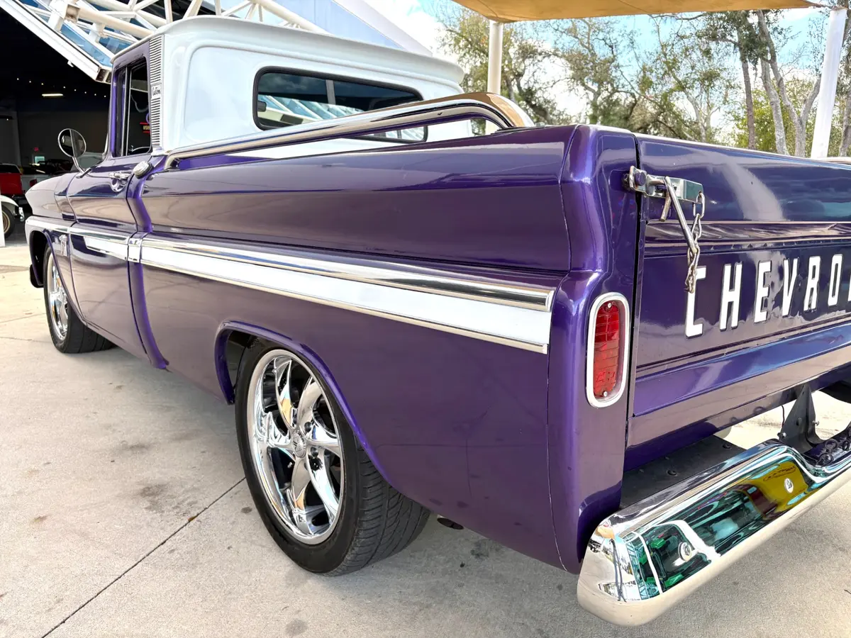 Vehicle photo 15