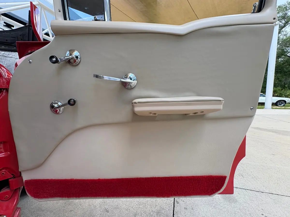 Vehicle photo 35