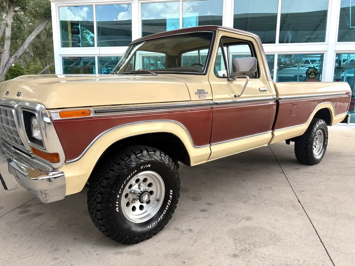 Vehicle photo 12