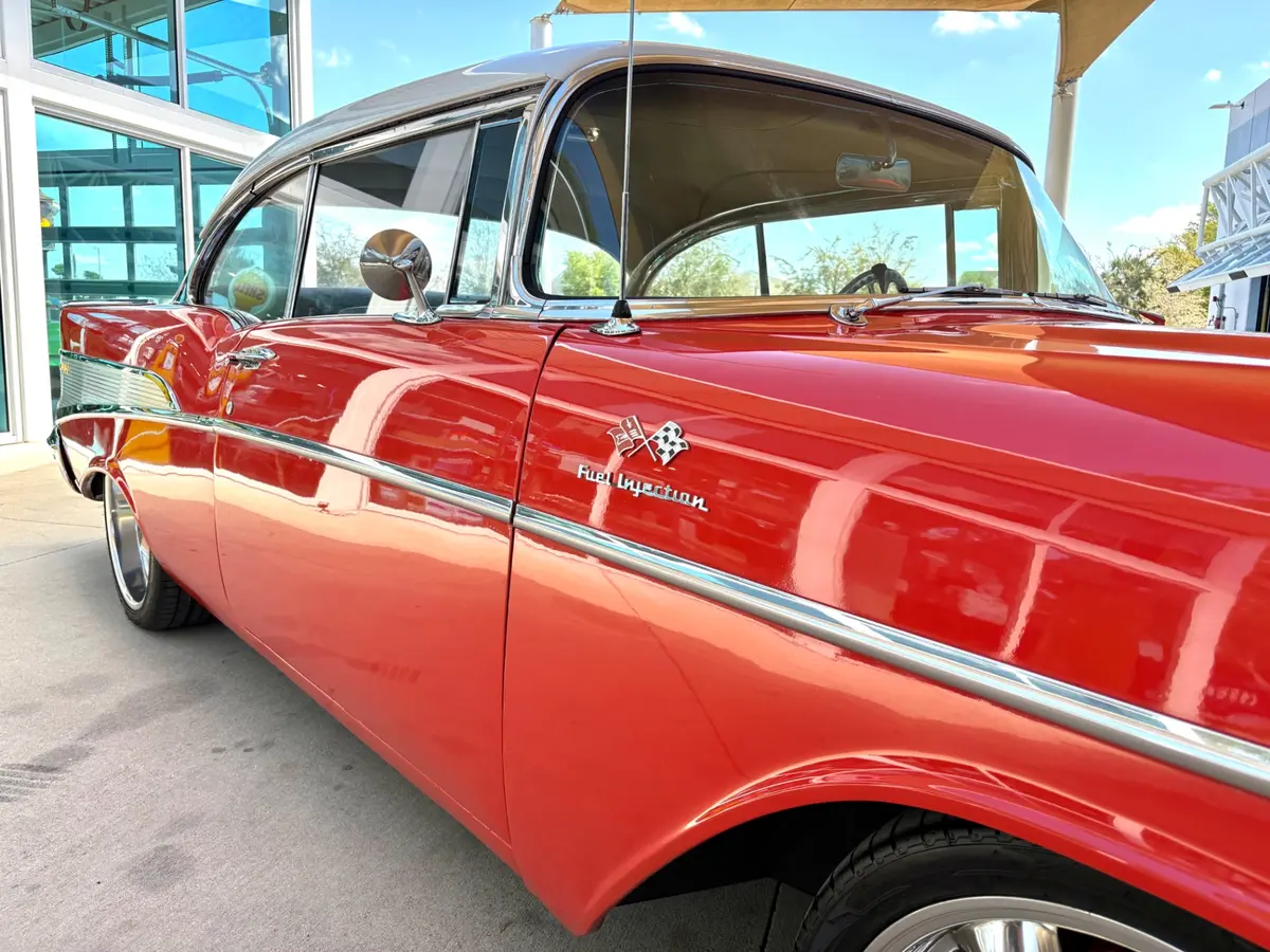 Vehicle photo 17