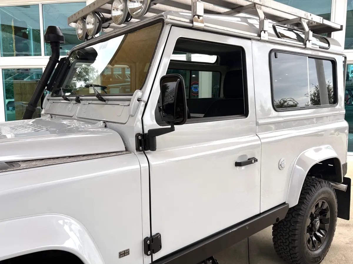Vehicle photo 13