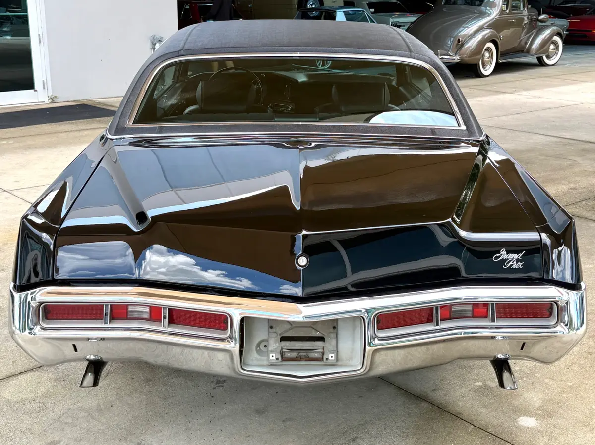 Vehicle photo 8