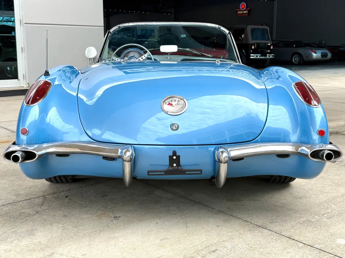 Vehicle photo 7