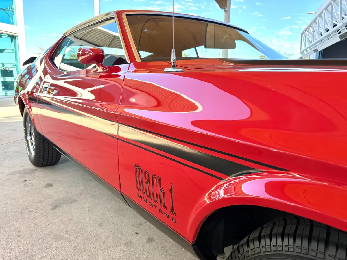 Vehicle photo 18
