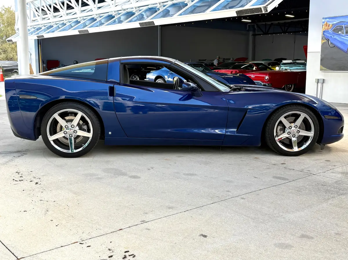 Vehicle photo 5