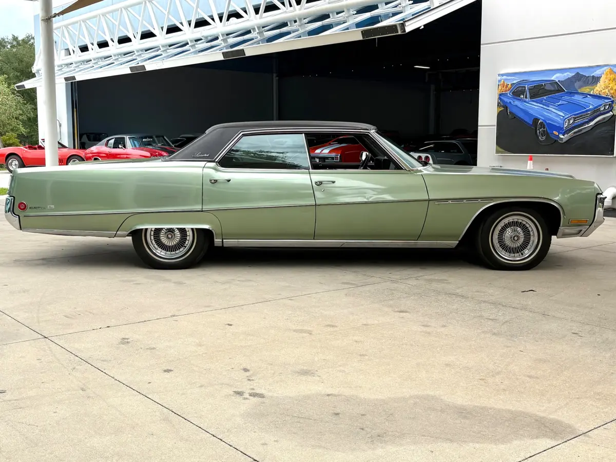 Vehicle photo 5