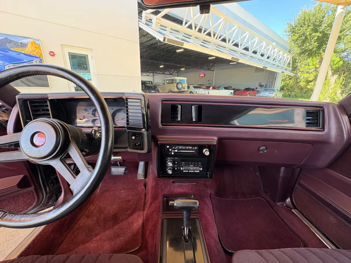 Vehicle photo 33