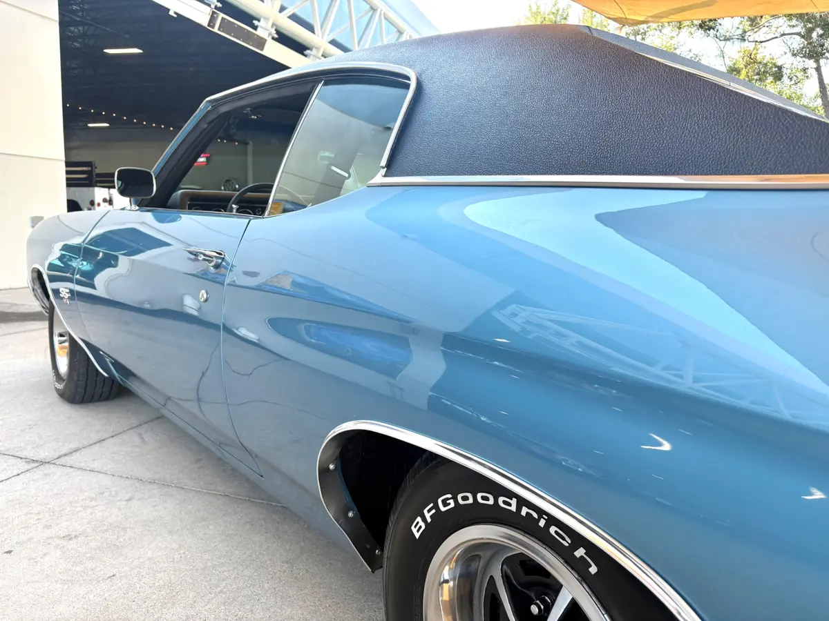 Vehicle photo 15