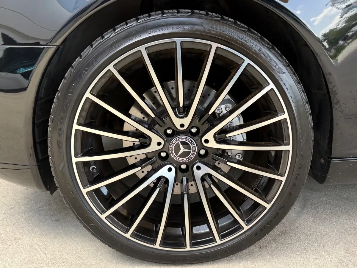 Vehicle photo 21