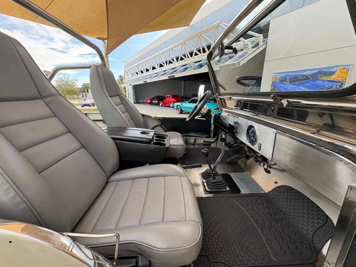 Vehicle photo 38