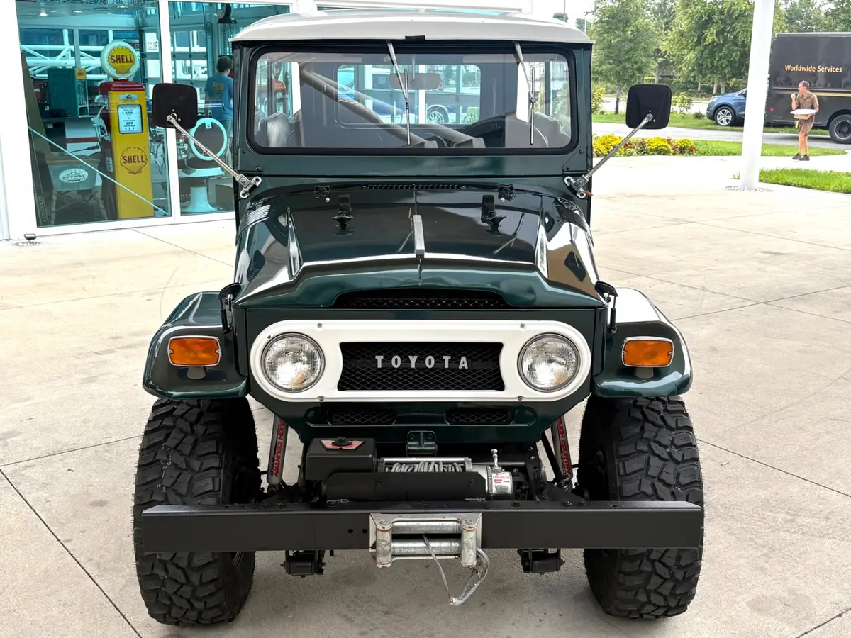 Vehicle photo 3