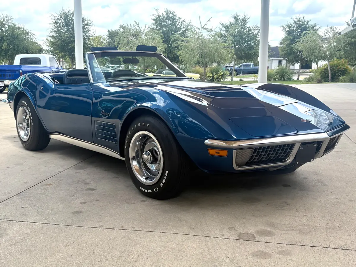 Vehicle photo 4