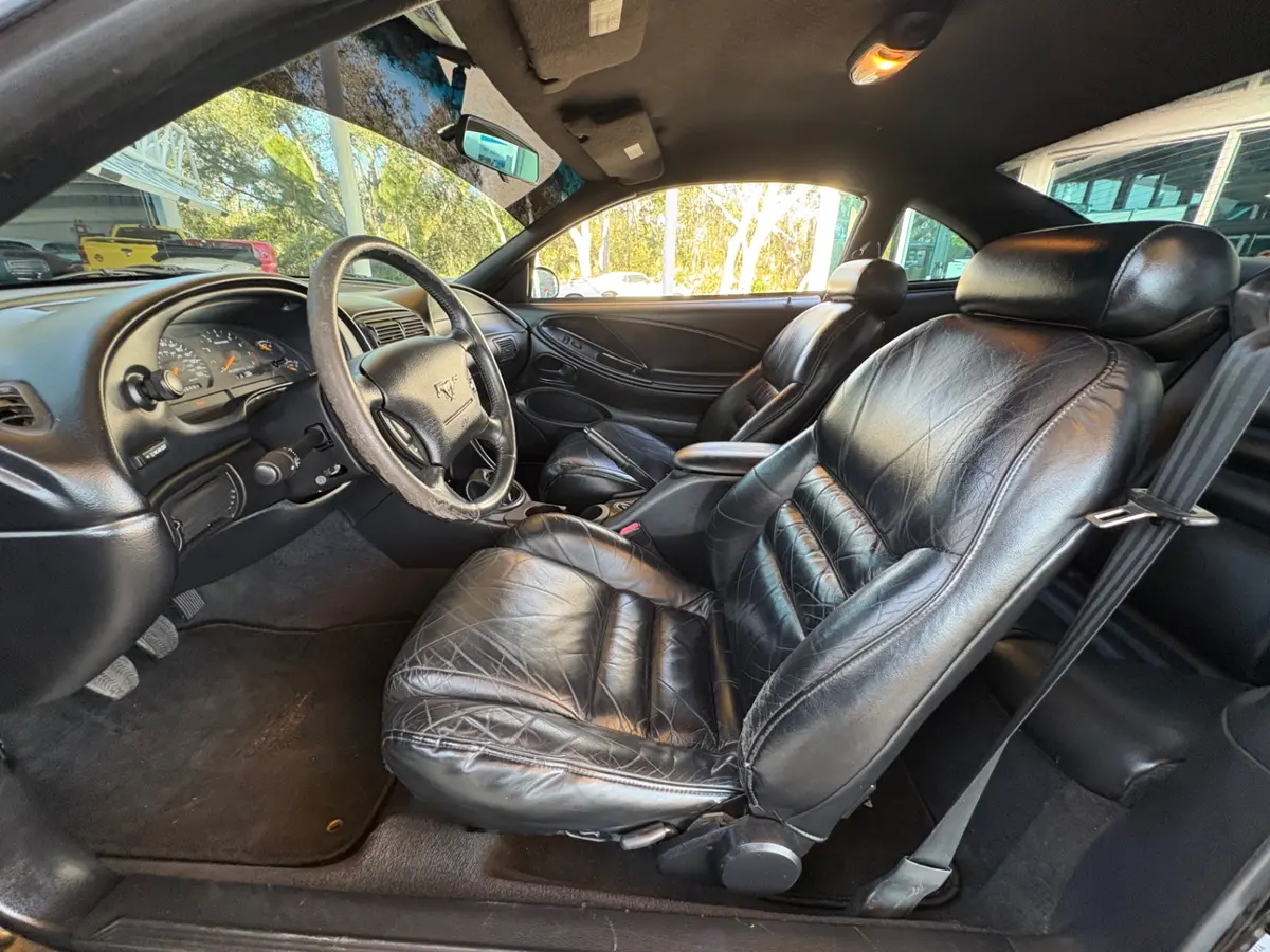 Vehicle photo 32