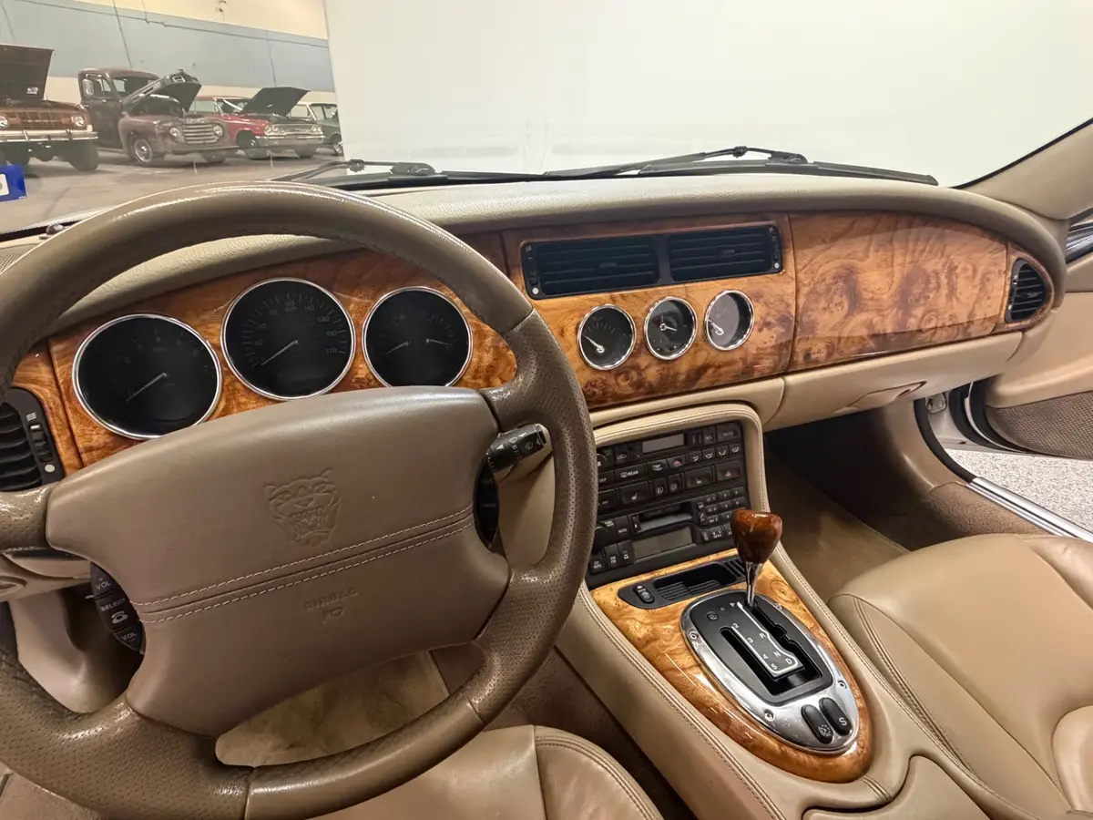 Vehicle photo 22