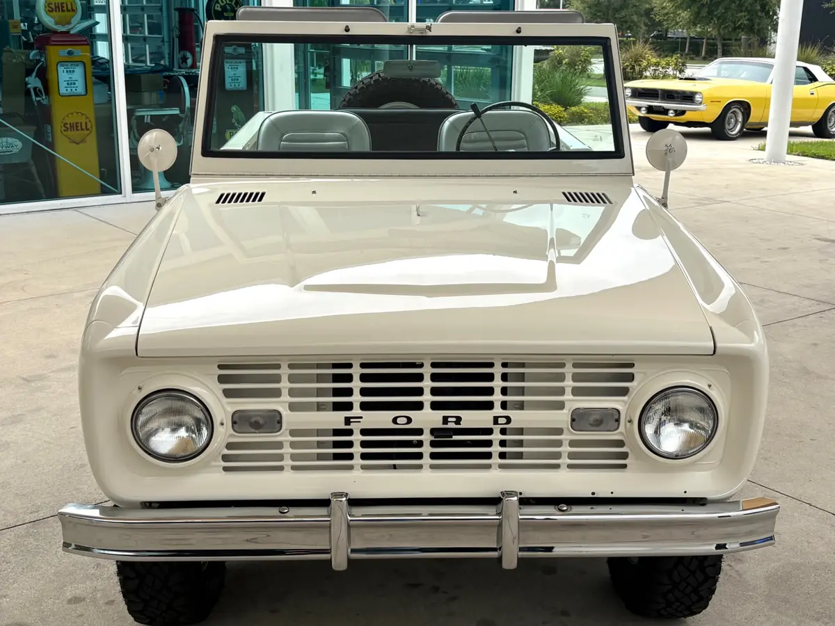 Vehicle photo 3