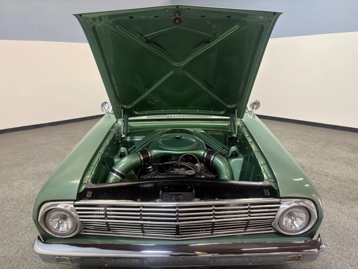 Vehicle photo 9