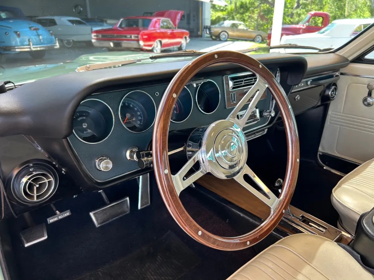 Vehicle photo 28