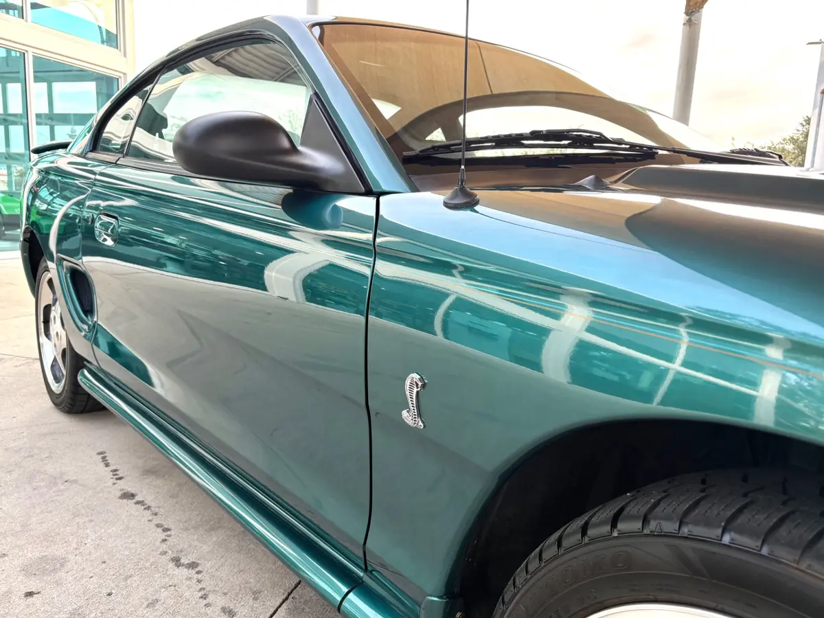 Vehicle photo 19