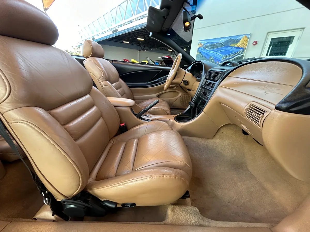 Vehicle photo 26