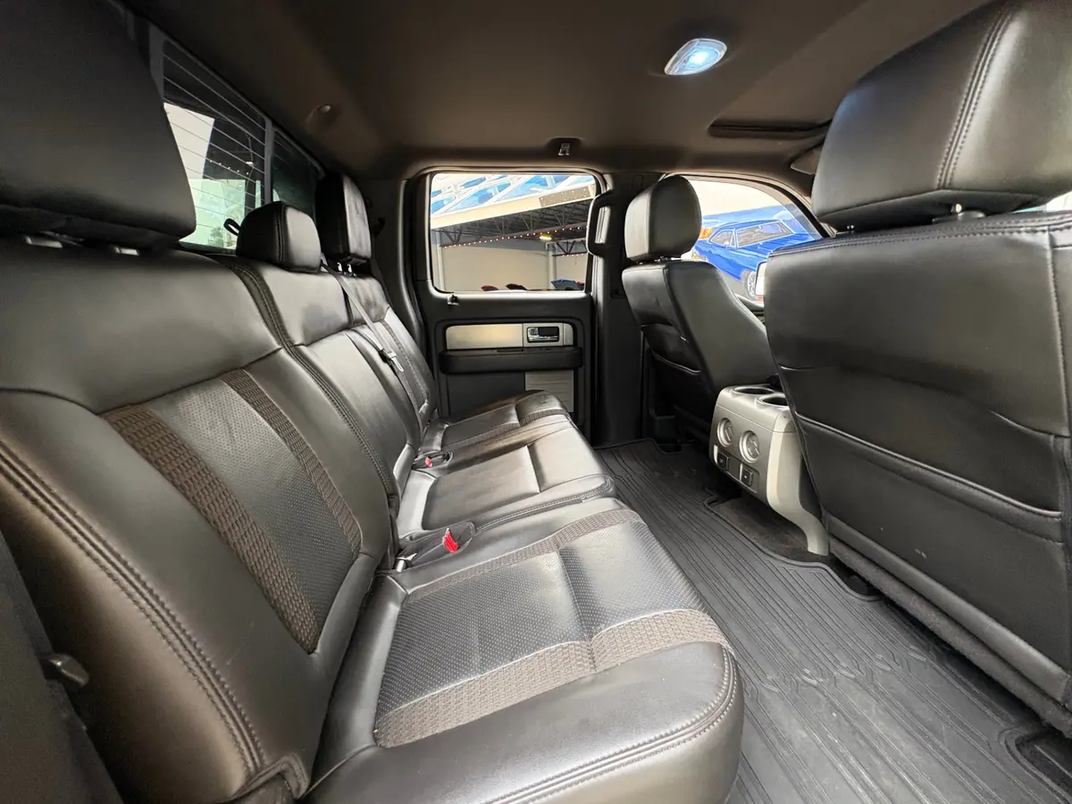 Vehicle photo 41