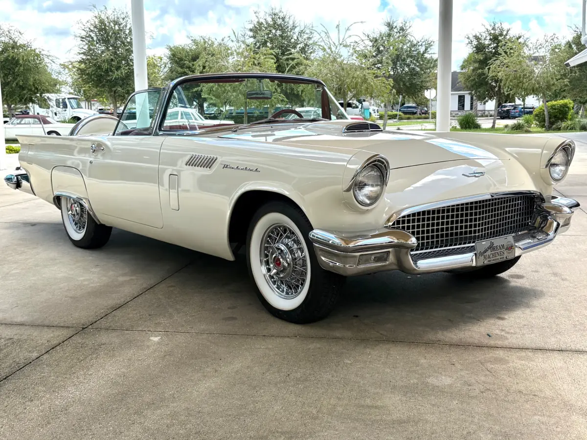 Vehicle photo 4