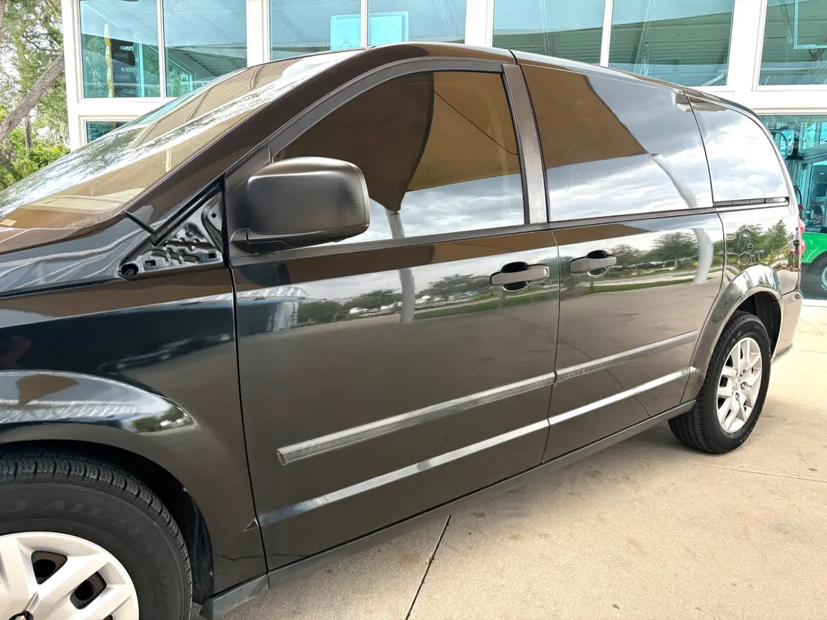 Vehicle photo 13