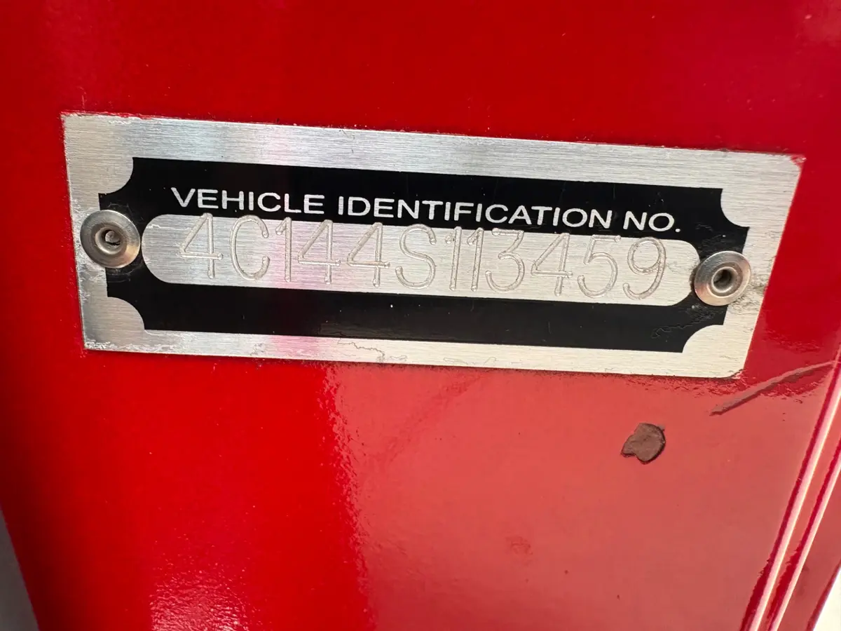 Vehicle photo 24