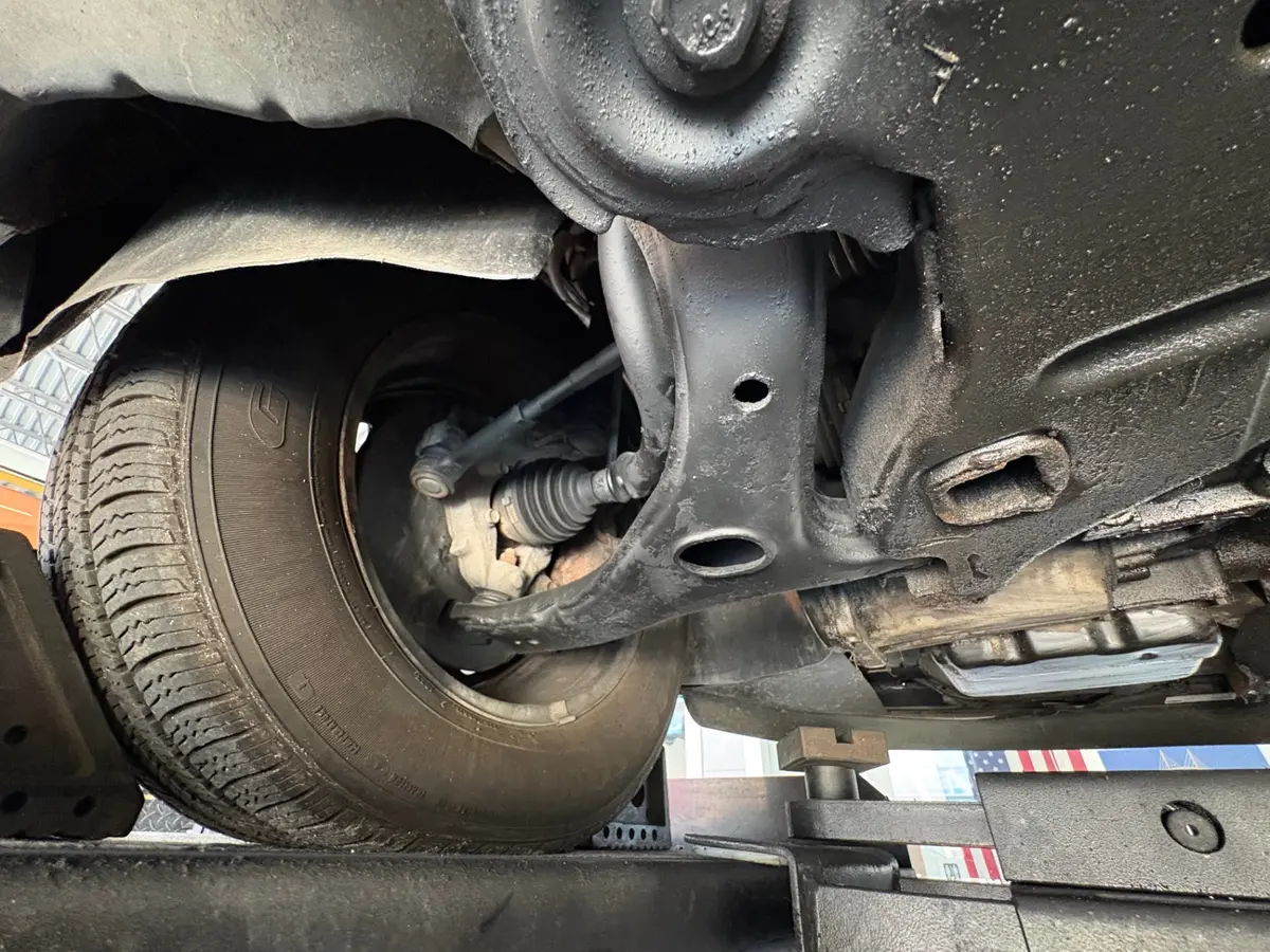 Vehicle photo 46