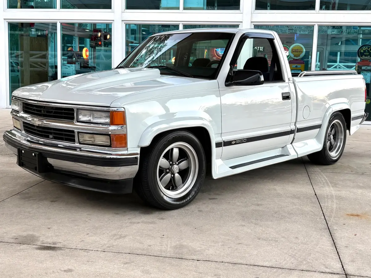 Vehicle photo 11