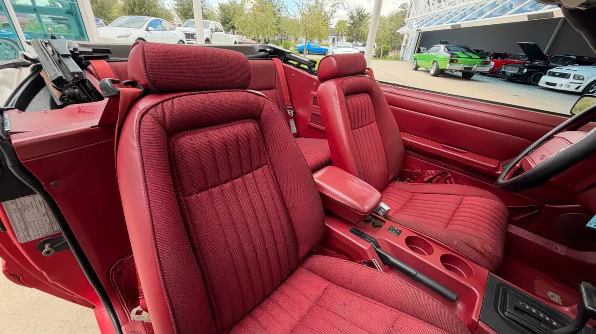 Vehicle photo 46