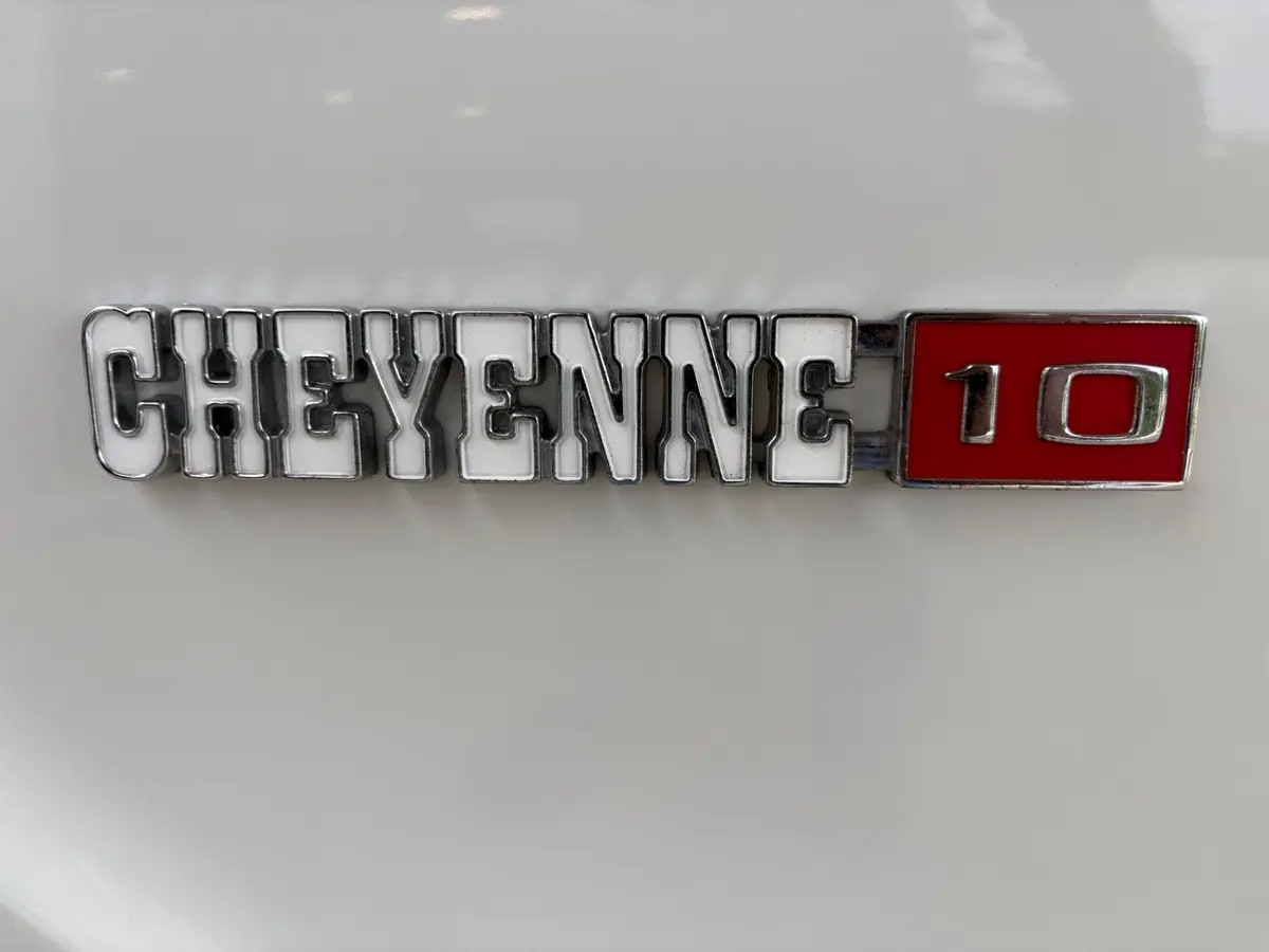 Vehicle photo 23