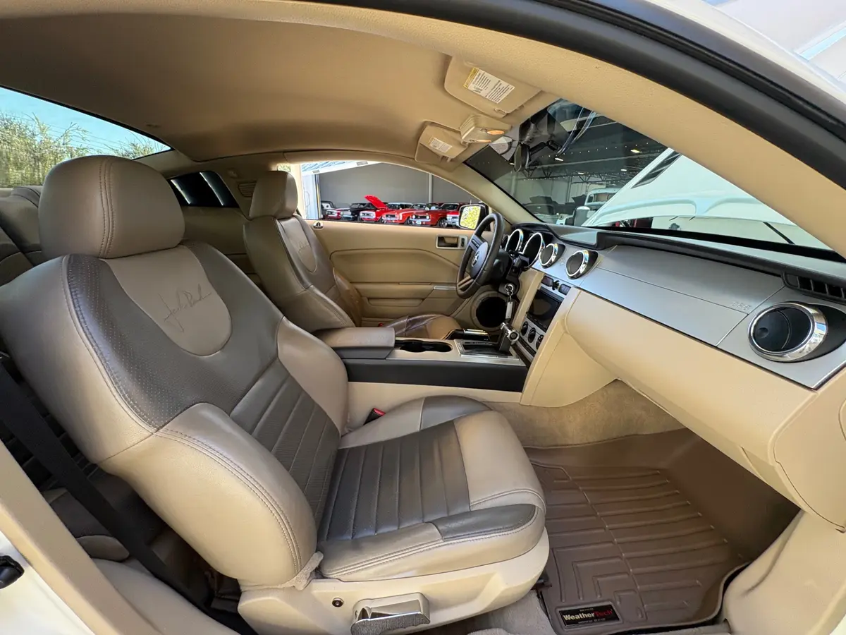 Vehicle photo 40