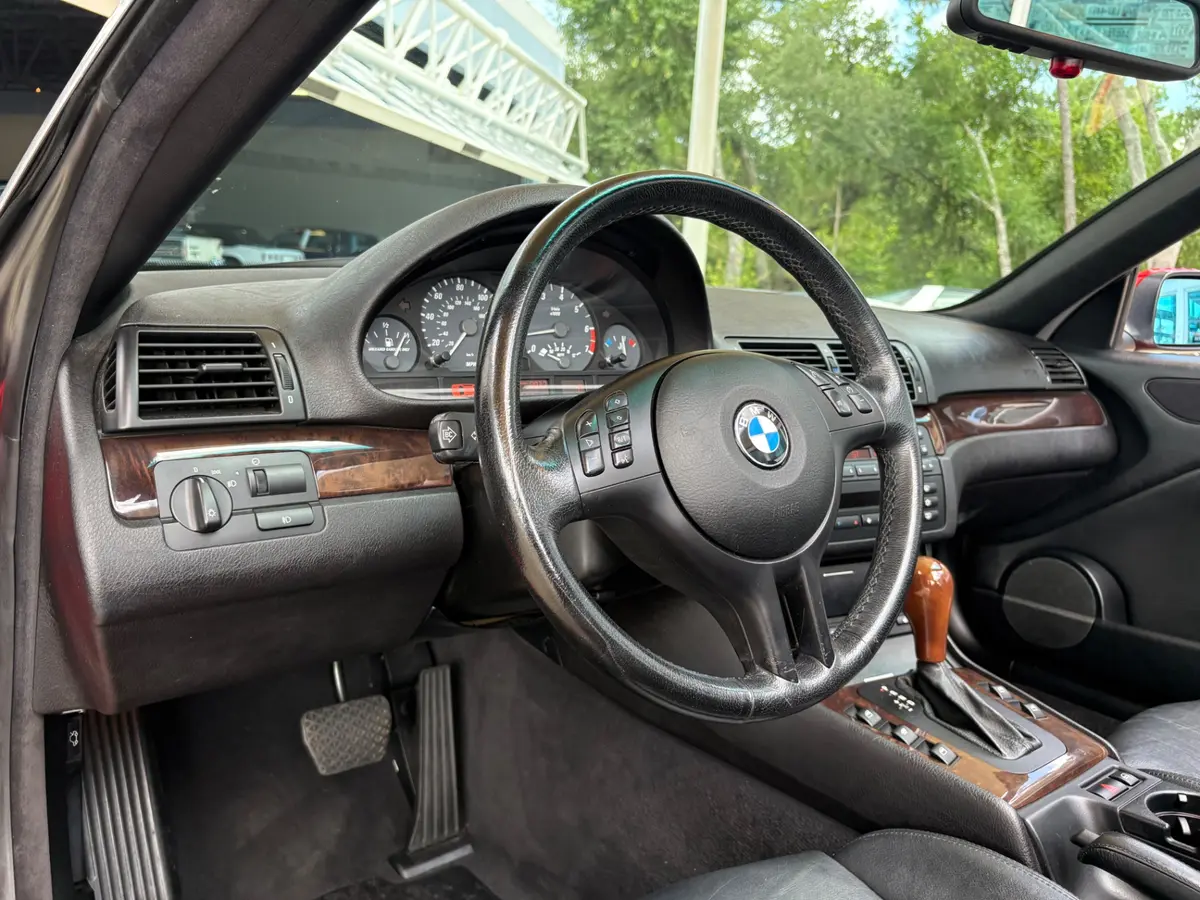 Vehicle photo 33