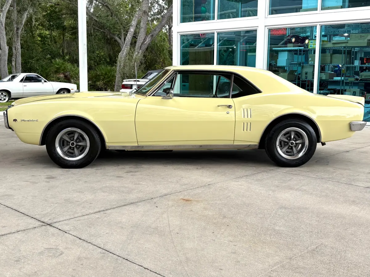 Vehicle photo 10