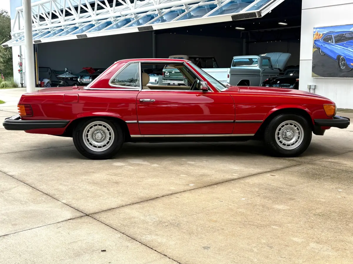 Vehicle photo 5