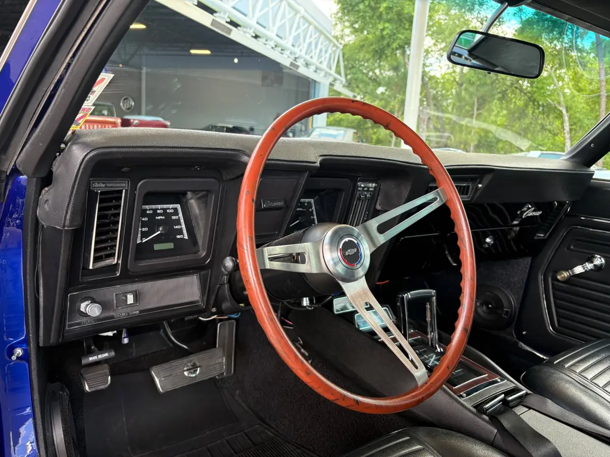 Vehicle photo 32