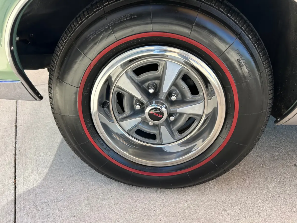 Vehicle photo 18