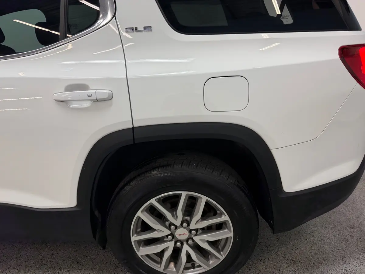 Vehicle photo 15