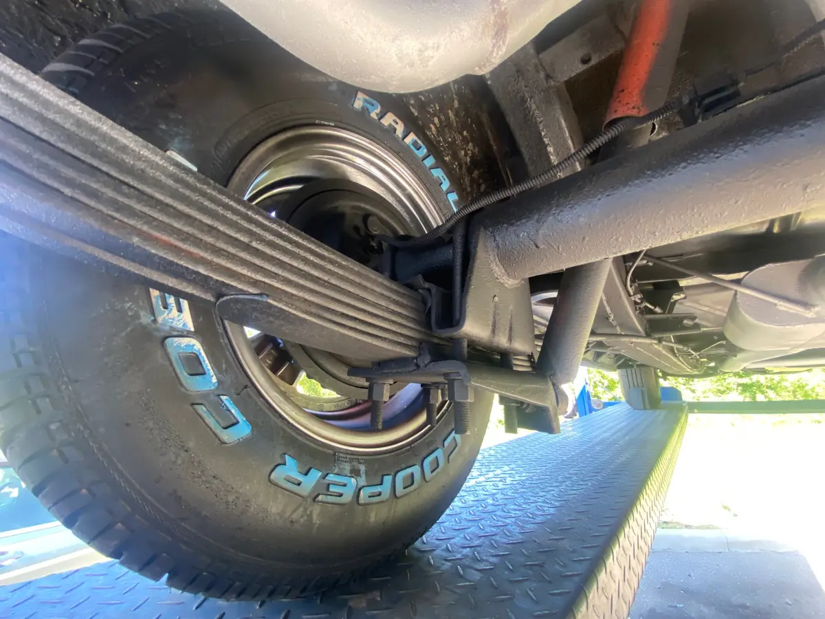 Vehicle photo 29