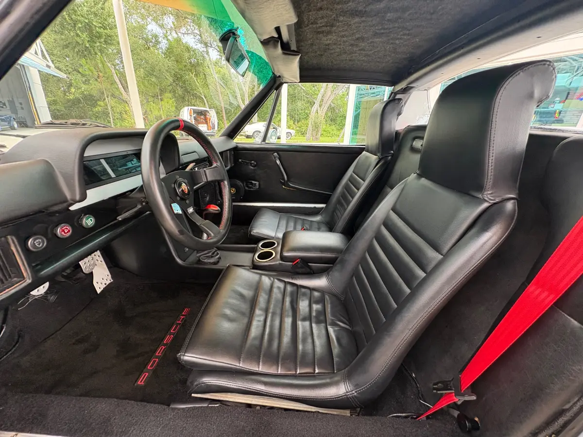 Vehicle photo 27