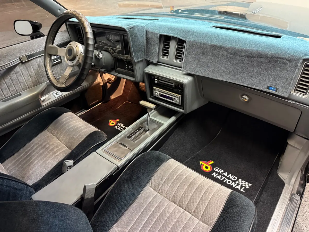 Vehicle photo 30